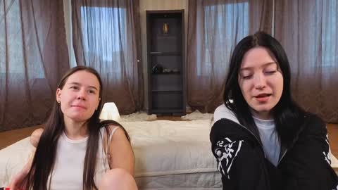 Snapshot of lookatmehabibi_ chatting on October 1, 4:40 am Adele Ellie and Lou Sally Dana and Bonnie online show from October 1, 4:40 am