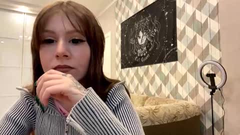 Snapshot of looking_me chatting on October 11, 5:28 am EVA online show from October 11, 5:28 am