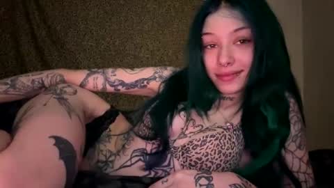 lookingforlona online show from December 22, 2:36 pm