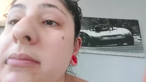 Snapshot of loolaunshaved chatting on February 17, 8:11 am loolaunshaved online show from February 17, 8:11 am