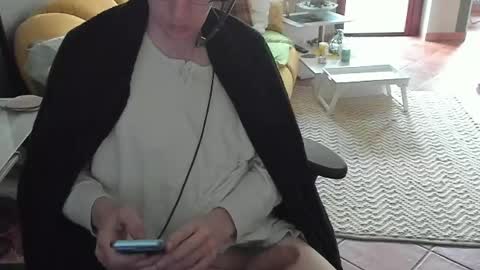 Snapshot of loomie chatting on May 30, 9:17 am loomie online show from May 30, 9:17 am