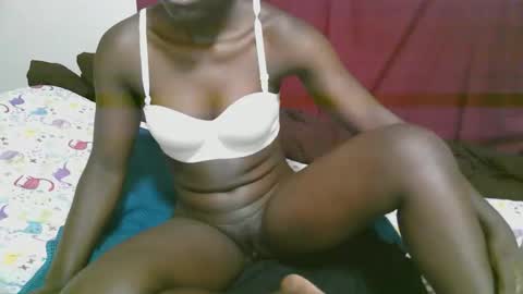 lora_amor online show from November 19, 3:45 pm