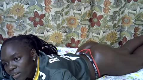 Snapshot of lora_amor chatting on June 11, 5:44 pm lora_amor online show from June 11, 5:44 pm