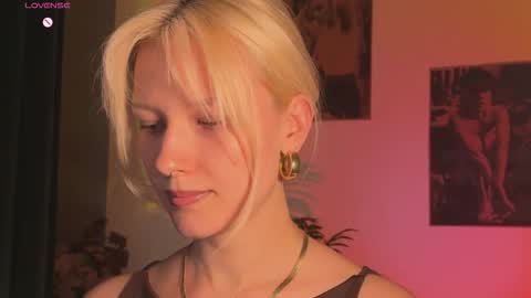 Snapshot of lora_hellyeah chatting on September 13, 4:07 pm Lora heil online show from September 13, 4:07 pm
