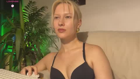 Snapshot of lora_hellyeah chatting on September 18, 4:20 pm Lora heil online show from September 18, 4:20 pm