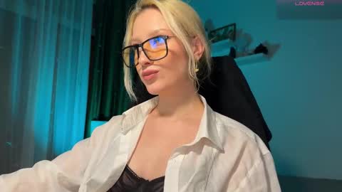 Snapshot of lora_hellyeah chatting on January 19, 1:59 pm Lora heil online show from January 19, 1:59 pm