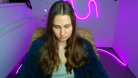 Snapshot of lora_kisses chatting on May 14, 7:04 am Lora online show from May 14, 7:04 am