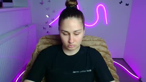 Snapshot of lora_kisses chatting on May 18, 5:46 am Lora online show from May 18, 5:46 am