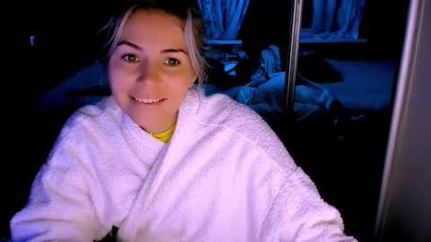 Snapshot of loraboyar chatting on October 10, 2:21 am Lora online show from October 10, 2:21 am
