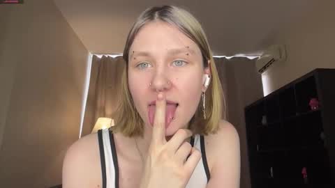 Lora online show from February 12, 7:03 am