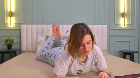 Lora online show from October 14, 4:19 pm