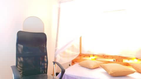 loreanis online show from February 14, 7:32 pm