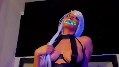 Lore Depp online show from December 4, 4:33 am