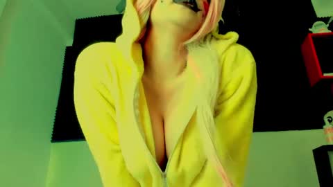 Lore Depp online show from July 12, 6:59 am