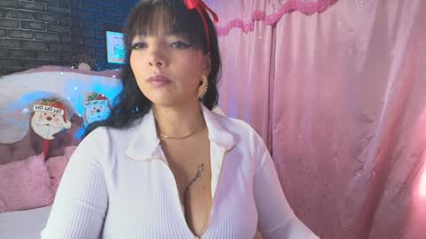 Snapshot of loren_44tits chatting on January 2, 9:50 pm Loren online show from January 2, 9:50 pm