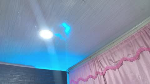 Snapshot of loren_44tits chatting on January 11, 12:22 am Loren online show from January 11, 12:22 am