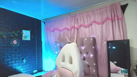 Snapshot of loren_44tits chatting on January 28, 12:26 am Loren online show from January 28, 12:26 am