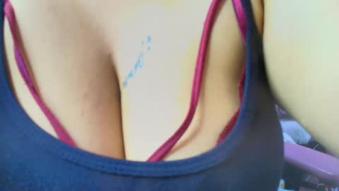 Snapshot of loren_44tits chatting on February 21, 9:43 pm Loren online show from February 21, 9:43 pm