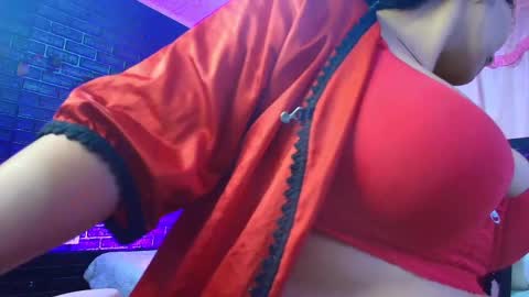 Snapshot of loren_44tits chatting on February 23, 8:55 pm Loren online show from February 23, 8:55 pm