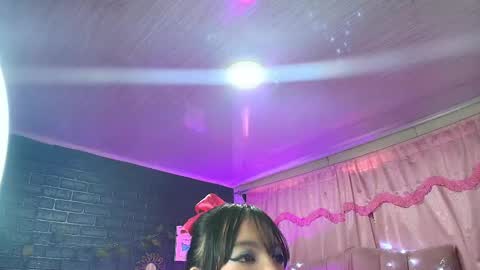 Snapshot of loren_44tits chatting on February 24, 9:52 pm Loren online show from February 24, 9:52 pm