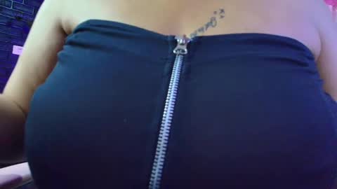 Snapshot of loren_44tits chatting on March 5, 8:42 pm Loren online show from March 5, 8:42 pm