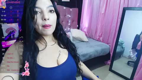Snapshot of loren_44tits chatting on September 20, 10:00 pm Loren online show from September 20, 10:00 pm
