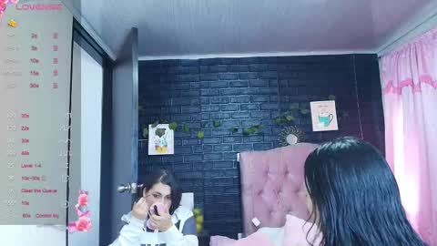 Snapshot of loren_44tits chatting on September 22, 8:33 pm Loren online show from September 22, 8:33 pm