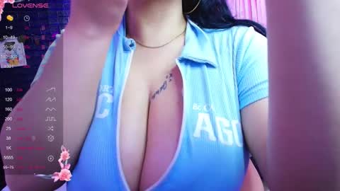 Snapshot of loren_44tits chatting on October 2, 7:54 pm Loren online show from October 2, 7:54 pm