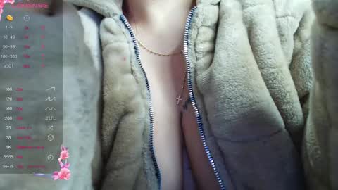 Snapshot of loren_44tits chatting on October 21, 1:17 am Loren online show from October 21, 1:17 am