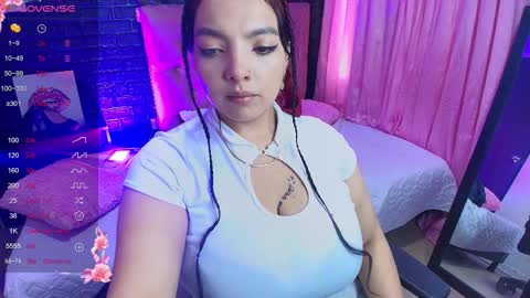 Snapshot of loren_44tits chatting on November 25, 9:04 pm Loren online show from November 25, 9:04 pm