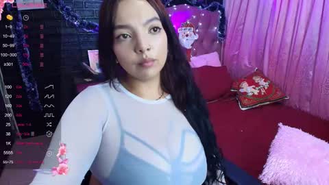 Snapshot of loren_44tits chatting on December 19, 11:01 pm Loren online show from December 19, 11:01 pm