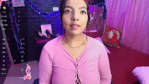 Snapshot of loren_44tits chatting on December 22, 10:18 pm Loren online show from December 22, 10:18 pm