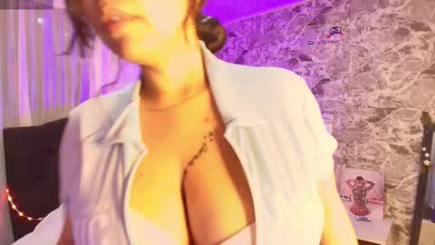 Snapshot of loren_44tits chatting on March 2, 11:44 pm Loren online show from March 2, 11:44 pm