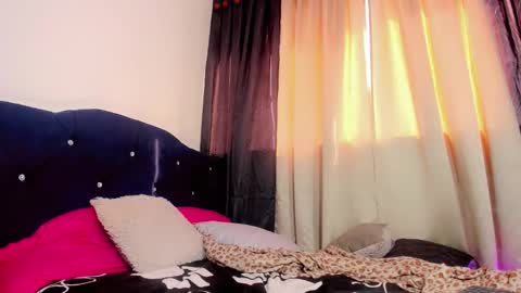 lesly lorena online show from September 28, 8:36 pm