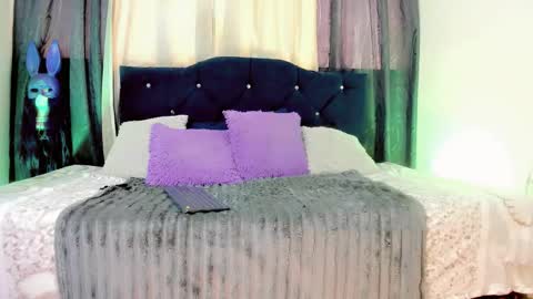 lesly lorena online show from April 1, 7:22 pm