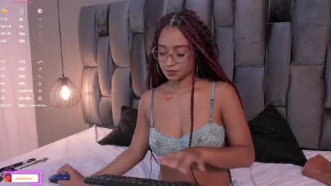 Snapshot of lorena_vieira_ chatting on February 23, 10:53 pm Lorena Vieira online show from February 23, 10:53 pm