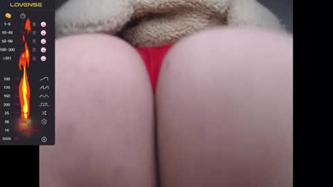 Snapshot of lorenitha_20 chatting on December 10, 10:16 pm lorenitha online show from December 10, 10:16 pm