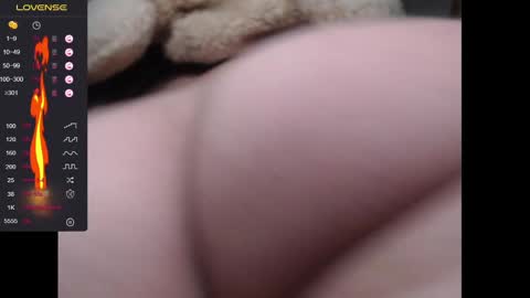 Snapshot of lorenitha_20 chatting on December 18, 2:42 am lorenitha online show from December 18, 2:42 am