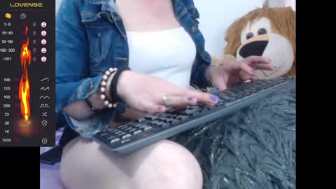 Snapshot of lorenitha_20 chatting on February 17, 1:53 pm lorenitha online show from February 17, 1:53 pm