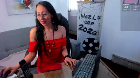 loretta_fraser online show from June 12, 1:10 pm