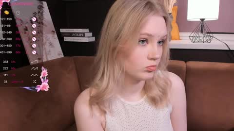Snapshot of lorettacarnley chatting on March 5, 1:31 am Alice online show from March 5, 1:31 am
