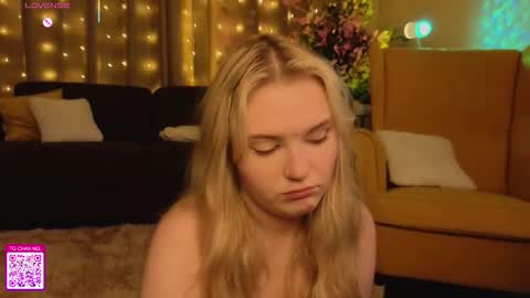 Snapshot of lorettacarnley chatting on September 26, 7:18 pm Alice online show from September 26, 7:18 pm