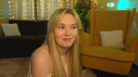 Snapshot of lorettacarnley chatting on October 17, 7:22 am Alice online show from October 17, 7:22 am