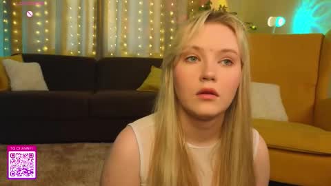 Snapshot of lorettacarnley chatting on October 18, 7:31 am Alice online show from October 18, 7:31 am