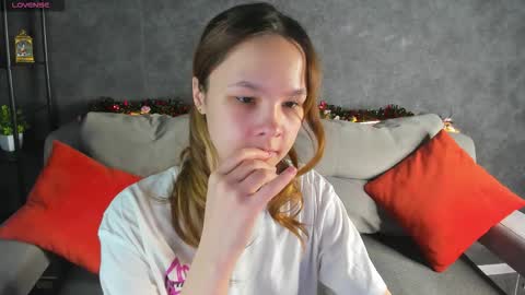 Snapshot of lori_blossom chatting on January 19, 9:24 am LORI online show from January 19, 9:24 am