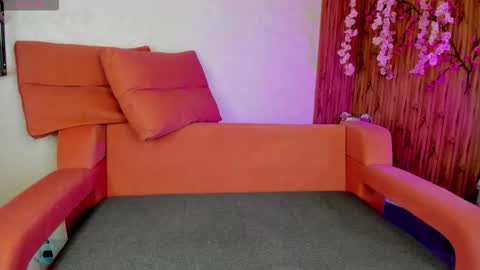 Snapshot of lori_blossom chatting on February 25, 9:19 am LORI online show from February 25, 9:19 am