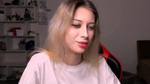 Lori online show from November 16, 2:22 pm