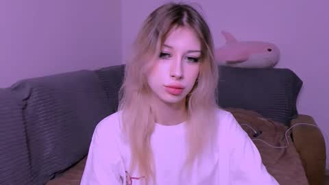 Lori online show from December 4, 4:27 pm