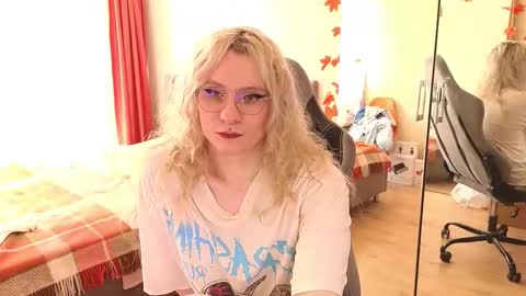 Snapshot of lori_myaf chatting on October 2, 1:40 pm Lori ----------------------------------- online show from October 2, 1:40 pm