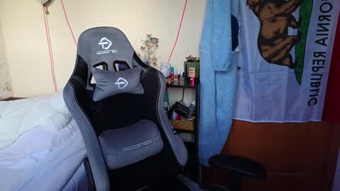 Lori -----------------------------------    online show from March 10, 2:22 pm